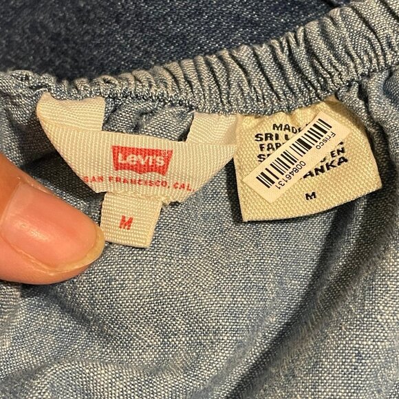 Levi’s Women's Blue Denim Off The Shoulder Button Down Blouse Top Size M - Picture 3 of 8
